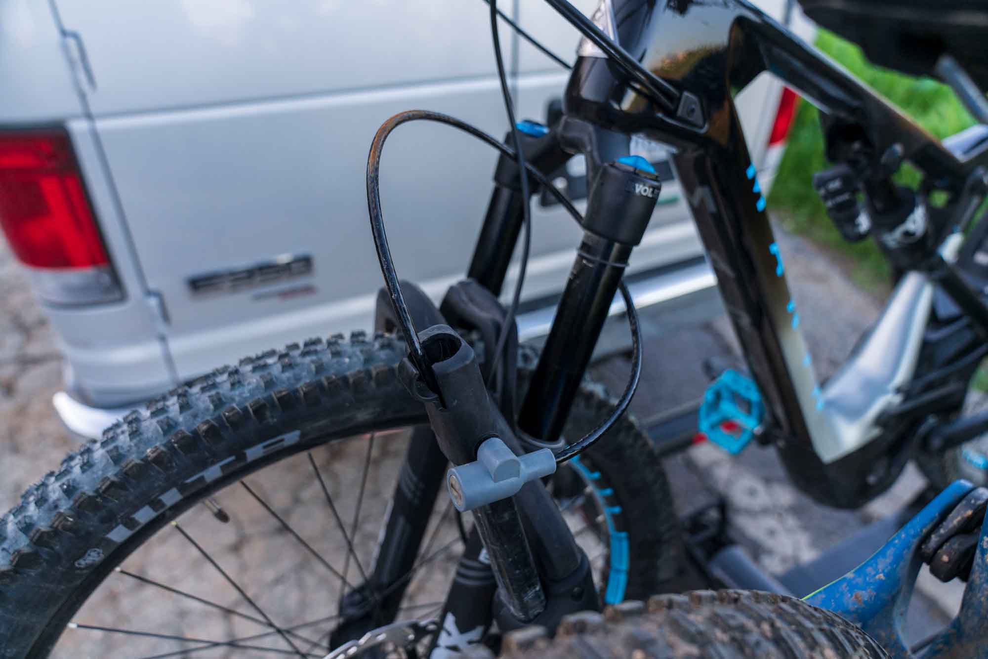 Review: Yakima HoldUp EVO Bike Rack And BackSwing Hitch | atelier-yuwa ...