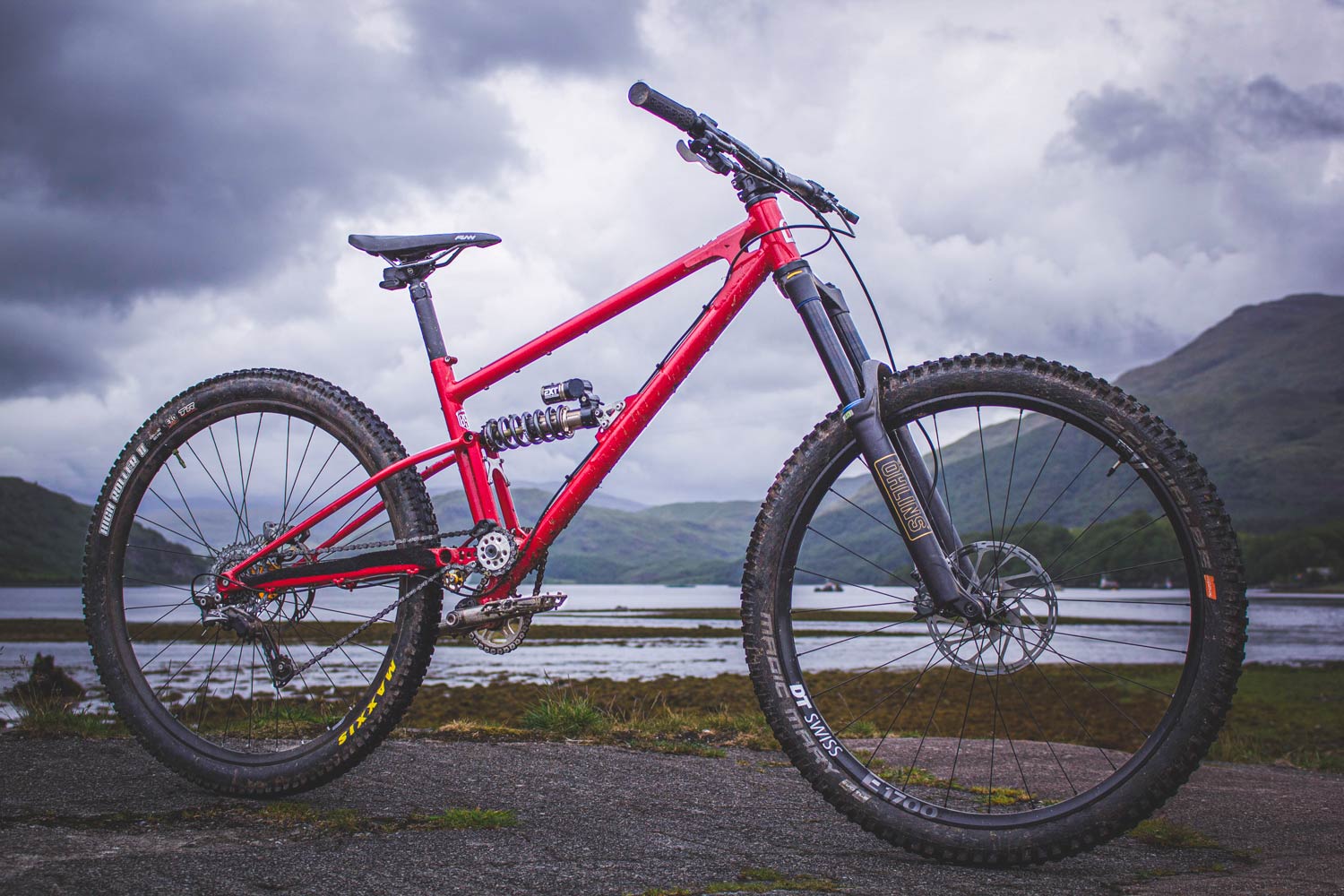 Review: <br>Starling Cycles Staer - A High Jack Pivot Prototype
