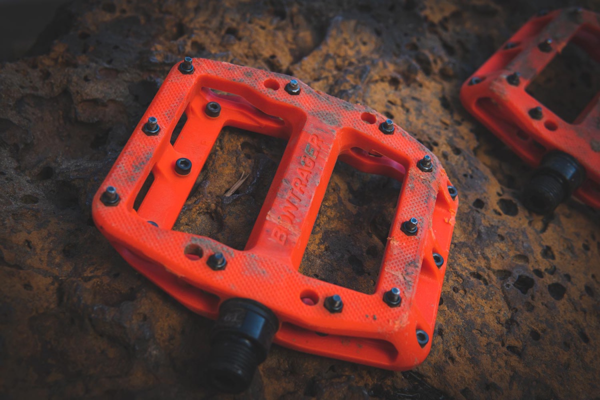 Bontrager Line Elite Pedal Review Best Cheap Flat Pedals on the Market?