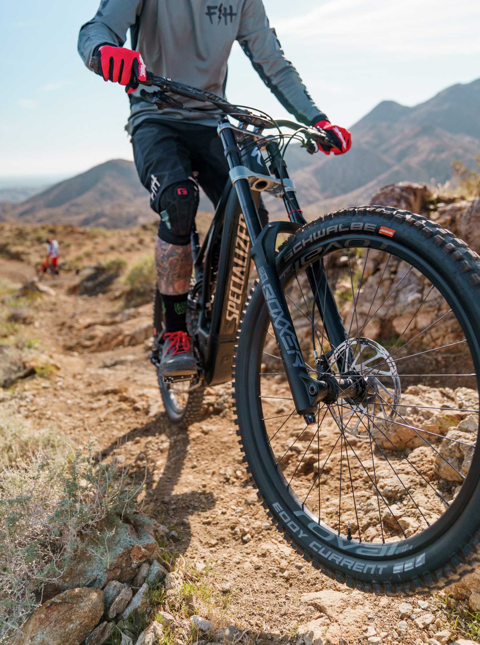 Specialized Kenevo Expert eMTB front tire view