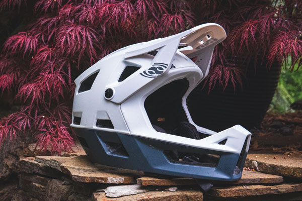 Review: <br>iXS Trigger FF Helmet
