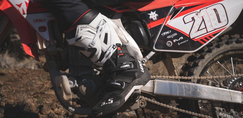 Leatt's GPX 5.5. FlexLock Boots Reviewed - The Loam Wolf