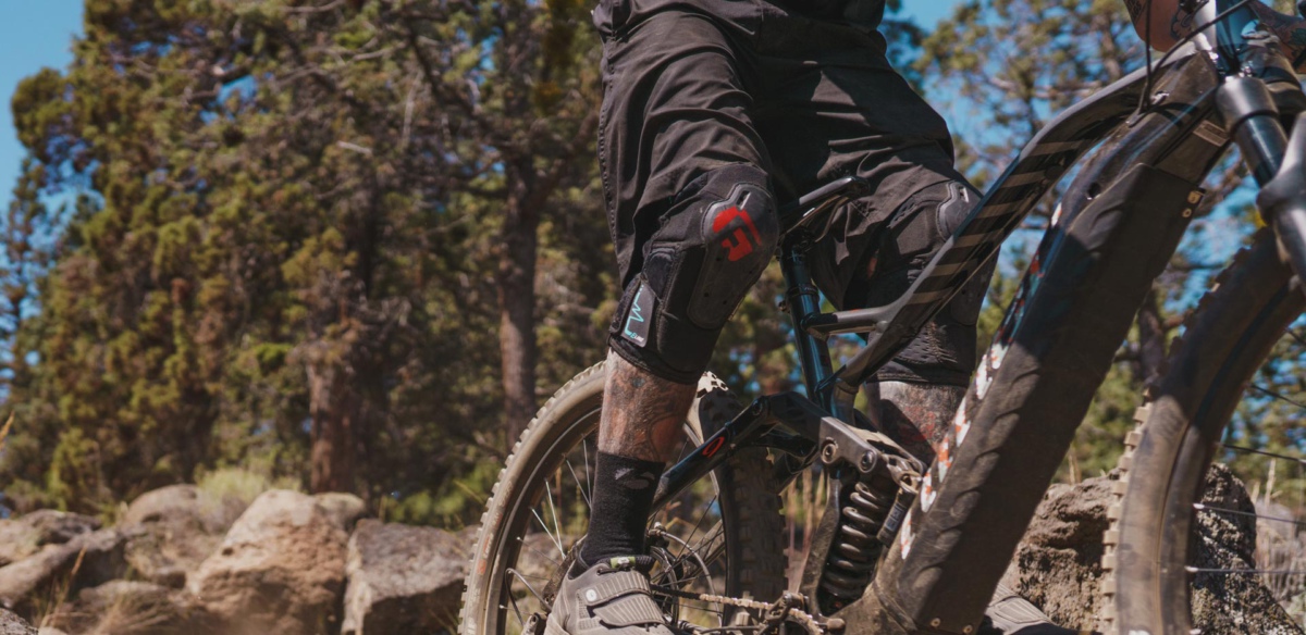 Review GForm ELine Knee Pads The Loam Wolf