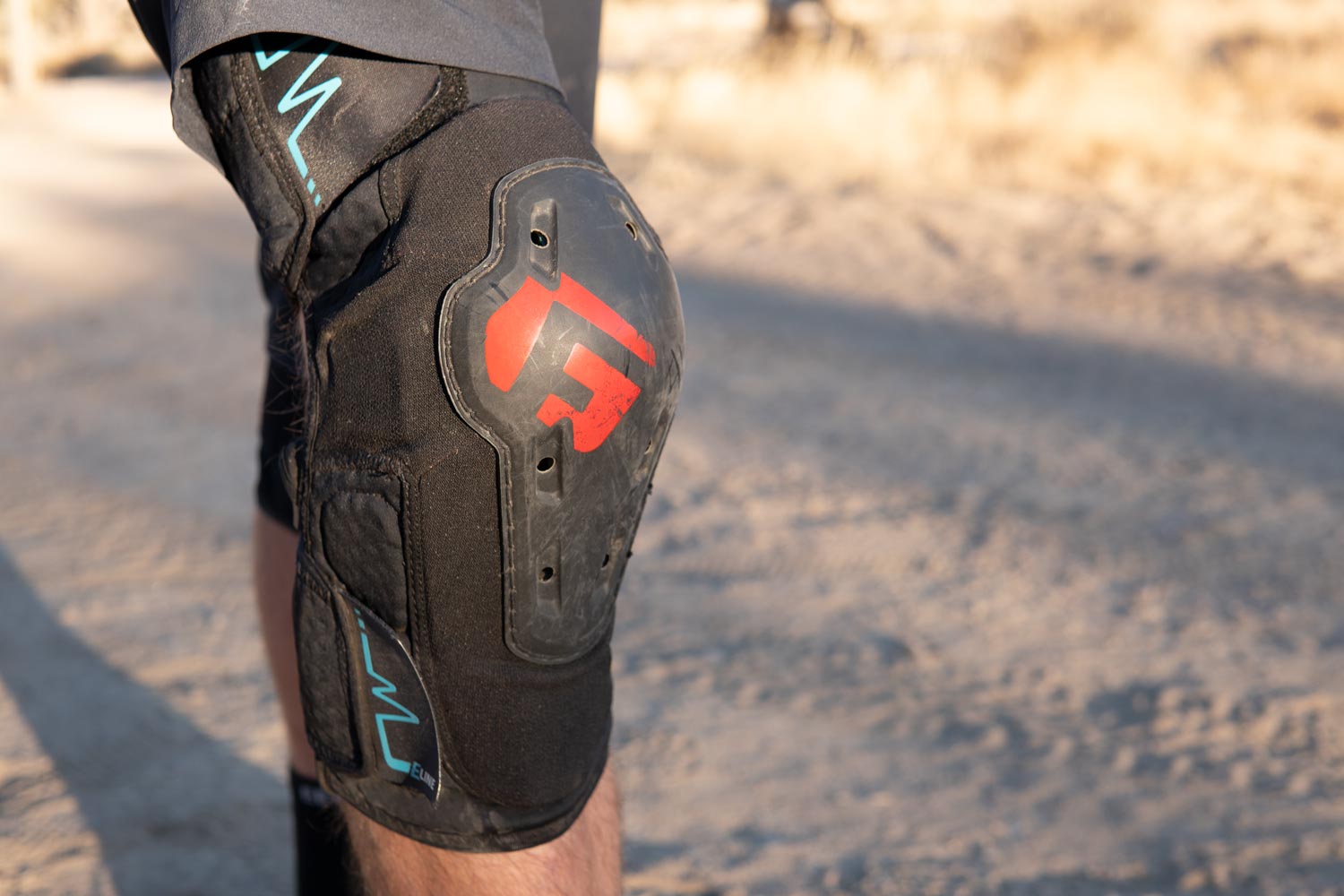review-g-form-e-line-knee-pads-the-loam-wolf