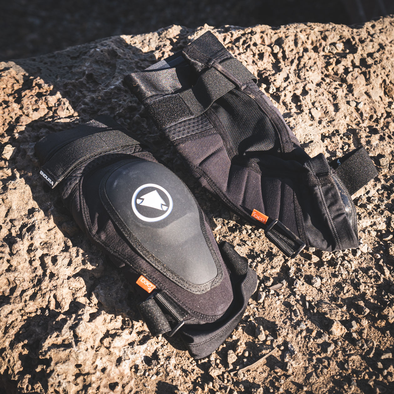 hard shell mtb knee pads