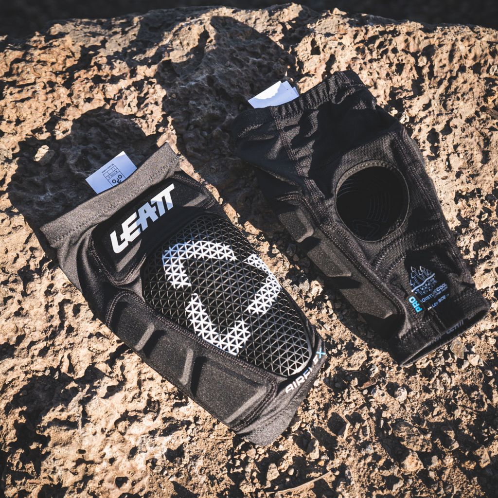 Group Review Best Lightweight MTB Knee Pads The Loam Wolf