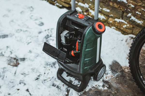 Review: <br>Bosch Fontus Portable Outdoor Cleaner