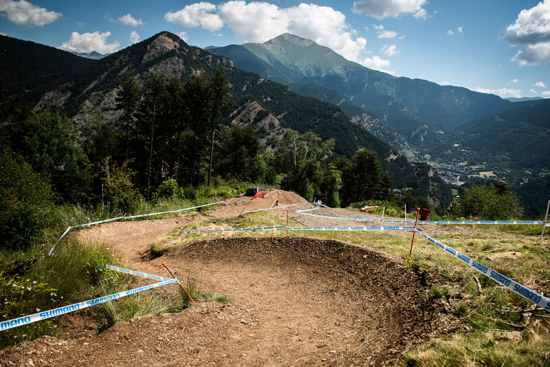 A sweeping double corner in Vallnord. Photo by Dave Trumpore 