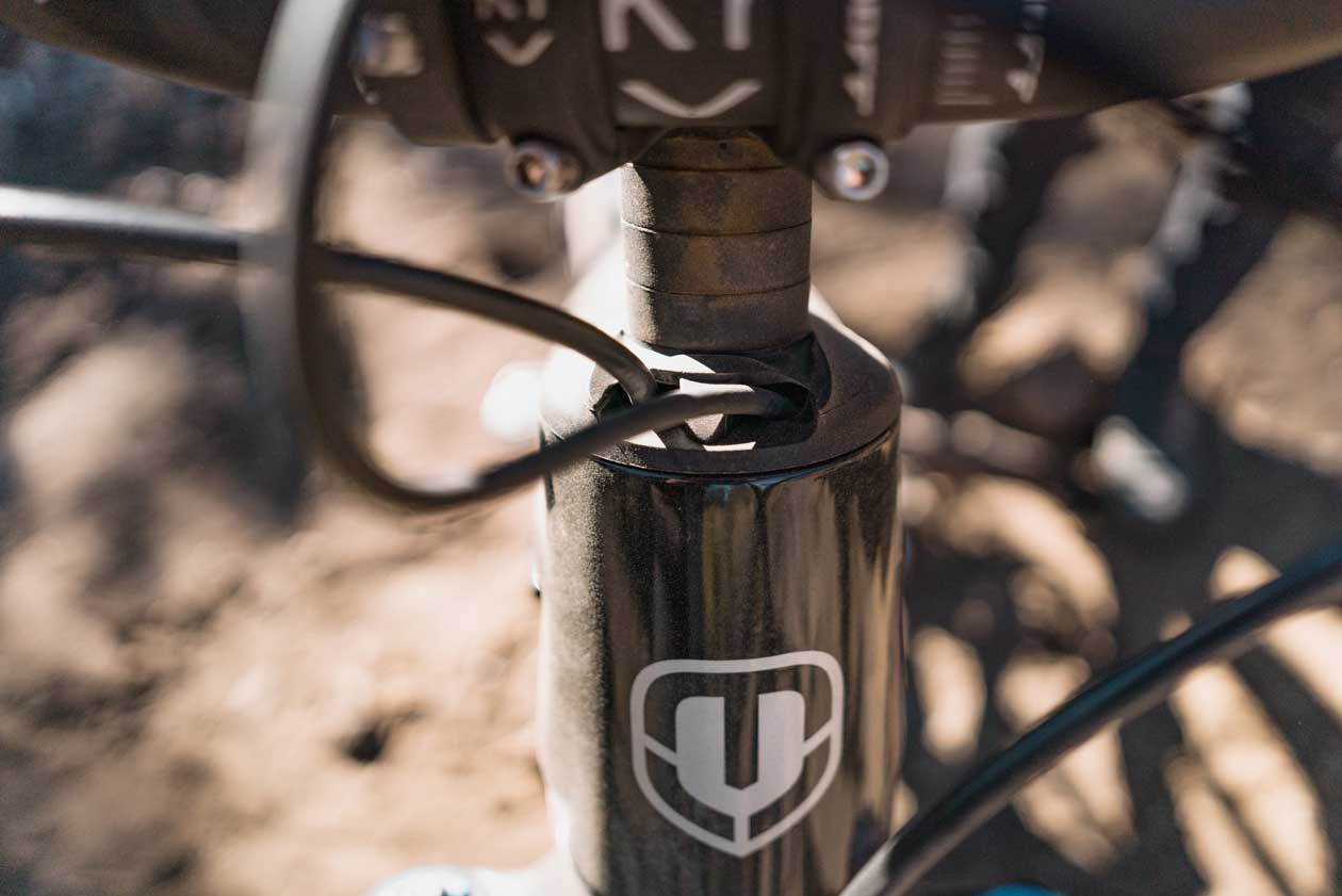 Mondraker Crafty Carbon RR SL Headset Cable Routing