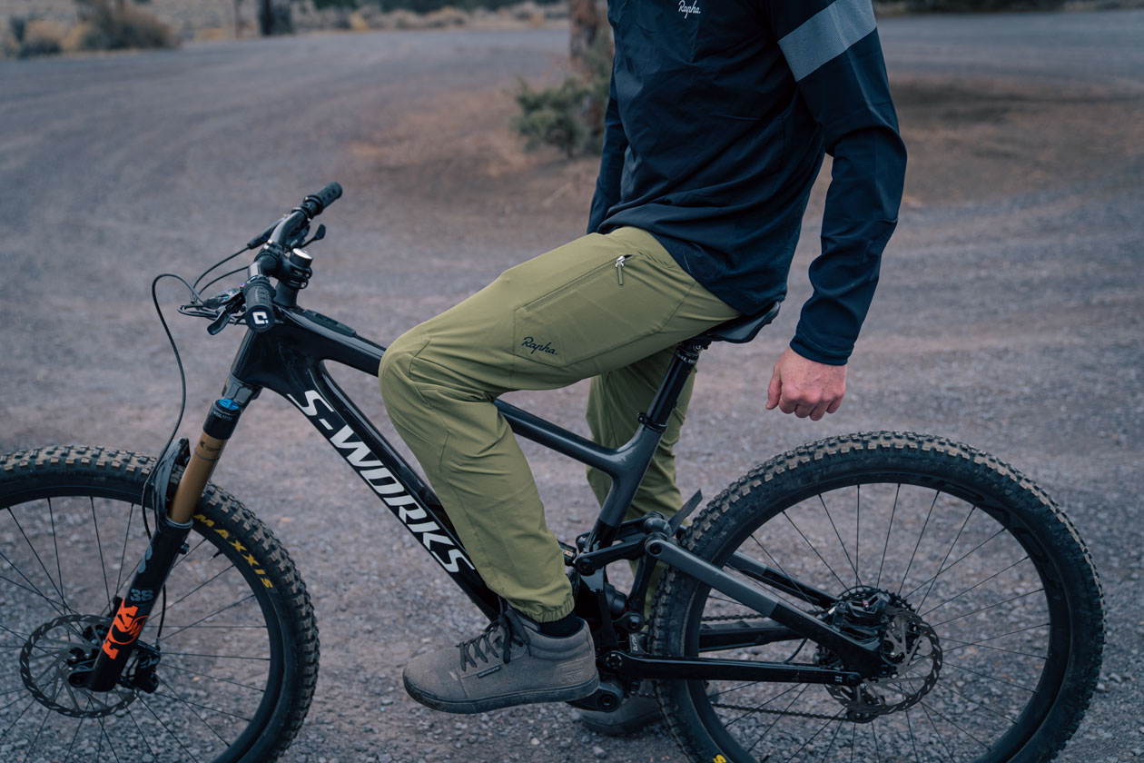 Rapha Windblock Jersey and Rapha Trail Pant Review