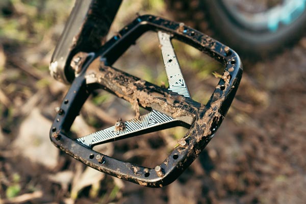 Review: <br>PNW Loam Flat Pedal