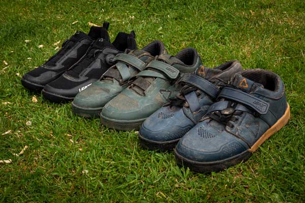 Review & Comparison: <br>Leatt 4.0, 5.0 and 6.0 Clipless Shoes