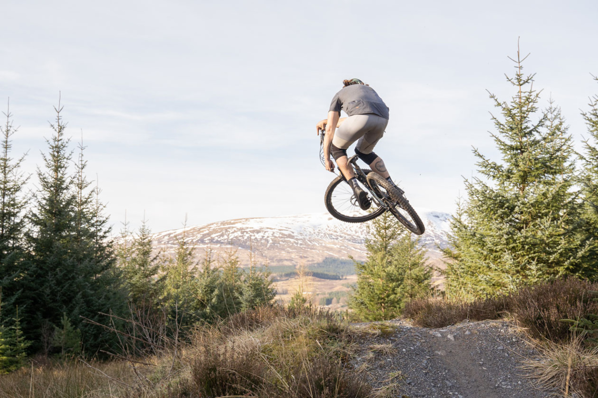 Review Light Bicycle AM930S I9 Hydra Wheelset The Loam Wolf