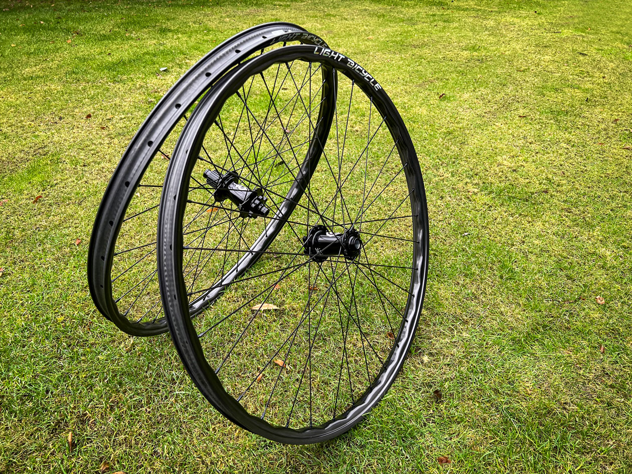 Light Bicycle AM930S I9 Hydra Wheelset Review