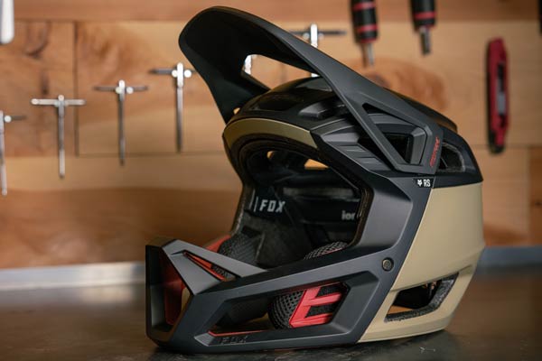 Review: <br>Fox Proframe RS Full Face Helmet