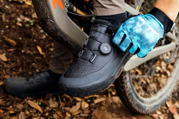 Release & Review: <br>Fox Racing Enters MTB Footwear Category