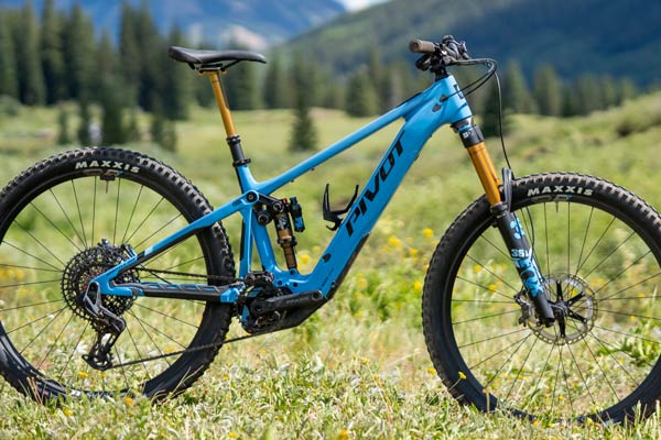 First Ride Report: <br>The New Pivot Shuttle AM