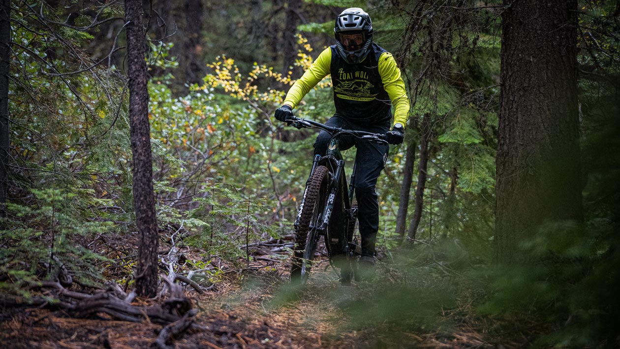 The Devinci e-troy electric mountain bike