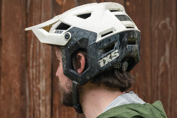 Review: <br>IXS Trigger X Helmet