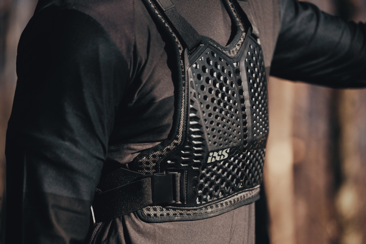 iXS Launches New HEX Pull-Over Protector