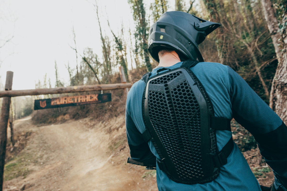 iXS Launches New HEX Pull-Over Protector