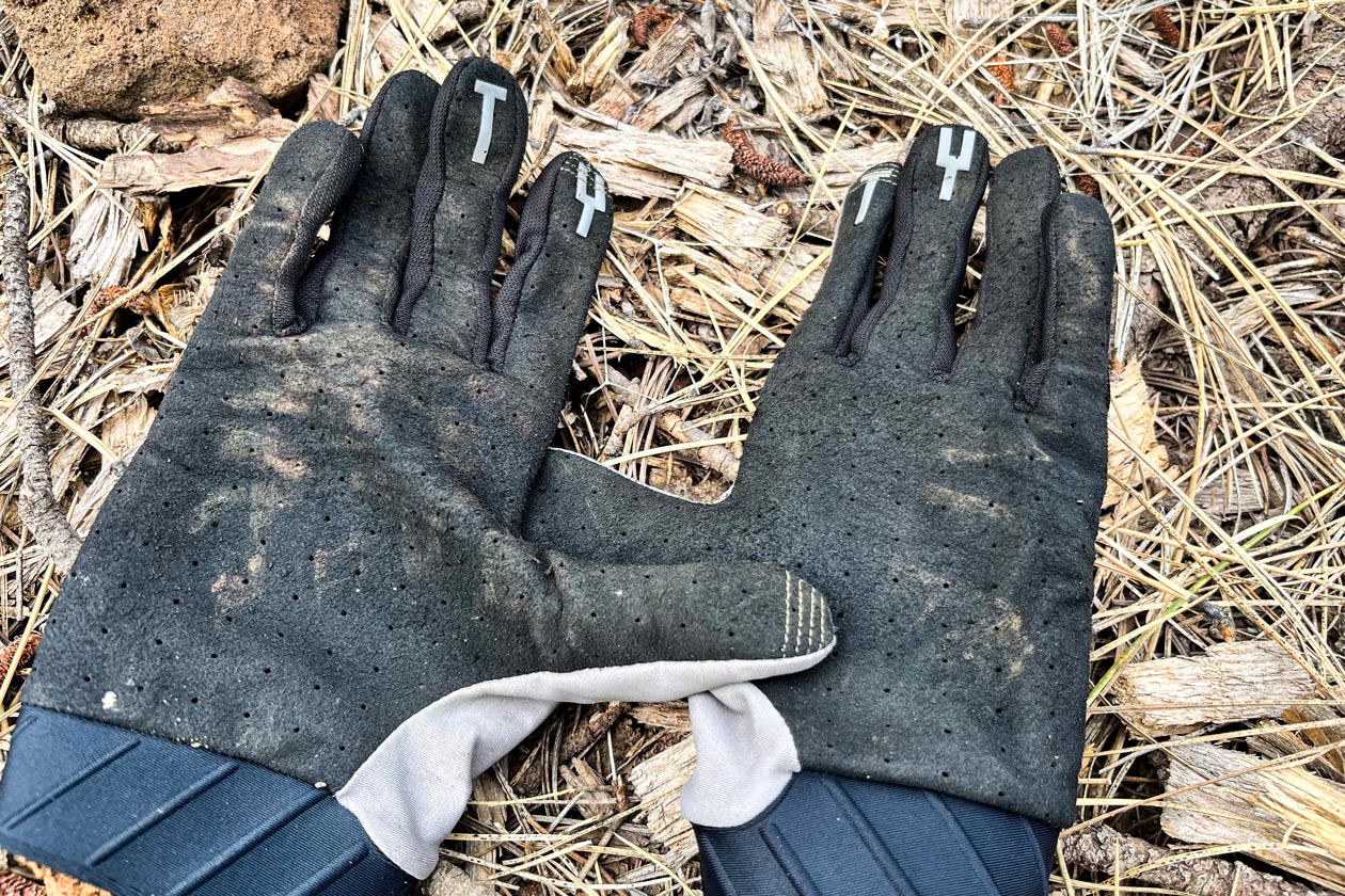 IMG_9360 YT Industries Trail Glove Review