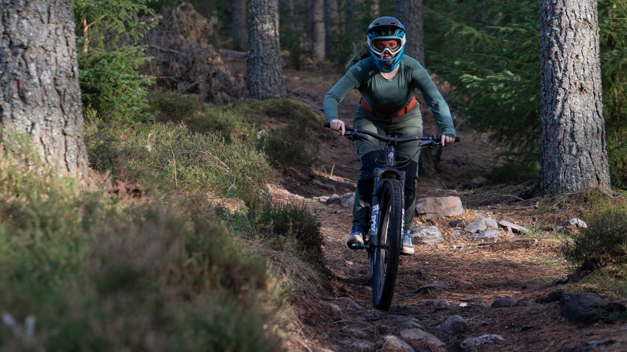 Velocio00001 Women's Velocio Trail Access Pant Review