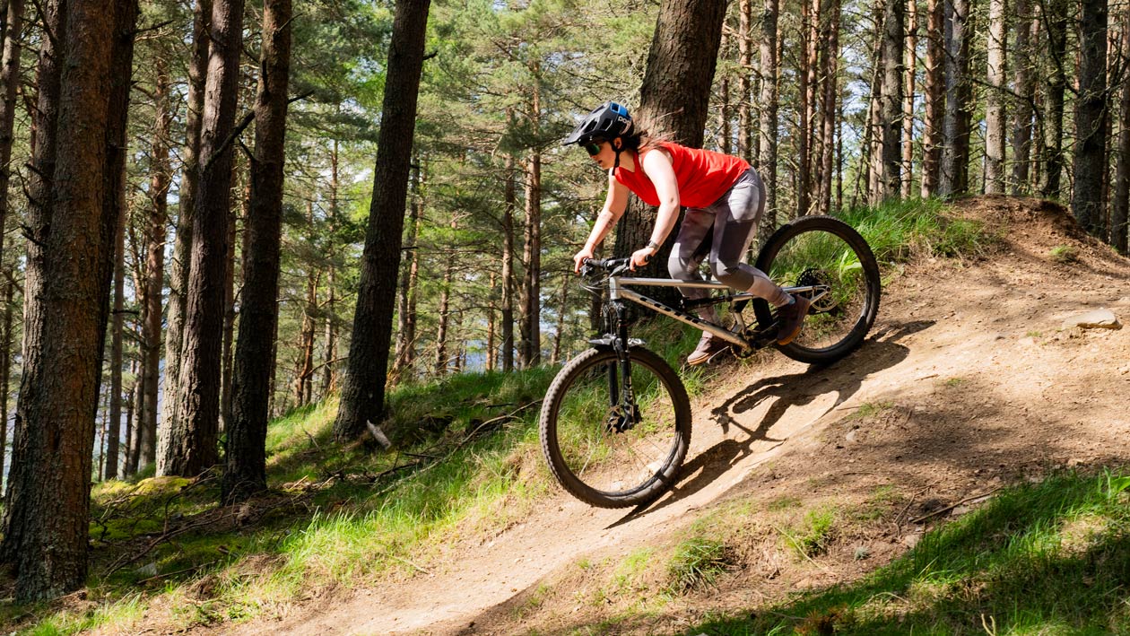 Endura-Singletrack15 Endura Women's Singletrack Leggings and Singletrack Tank Top