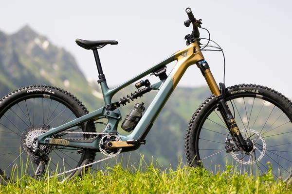 First Ride Review: <br>The New YT Decoy SN