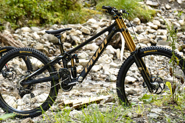 The New Pivot Phoenix DH Bike