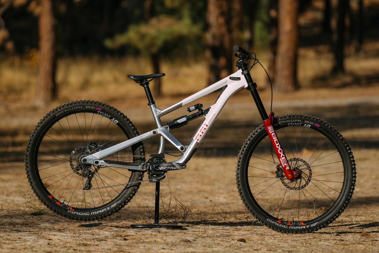 Ari Superior Peak | 2025 Downhill Bike Group Review