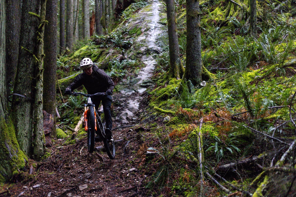 Era-Handlebar—Riding-3 The new Race Face Era 55 Handlebar