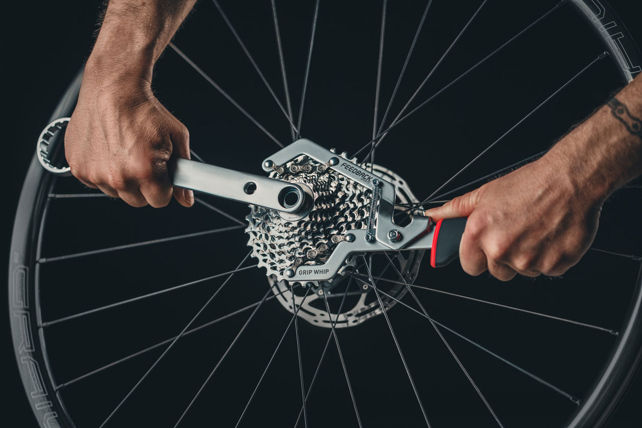 18166—Grip-Whip-Studio—098-Edit Feedback Sports Grip Whip Chain Removal Tool