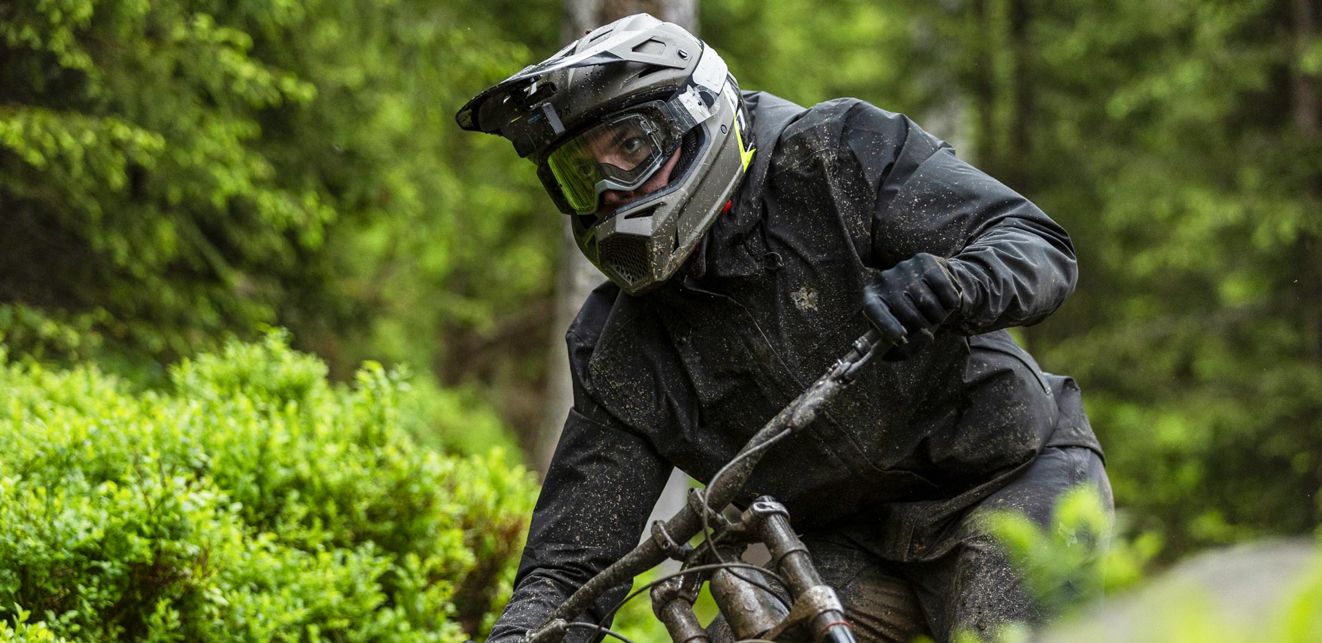 2025-06-08-FOX_Leogang-Crunch724-low-2118 Fox Rampage RS Full-Face Helmet Dissected