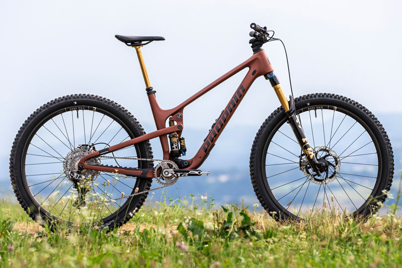 PROPAIN-Hugene-3-CF-MY25-Action-Allgaeu-MB-hires-3059m The New Propain Hugene CF