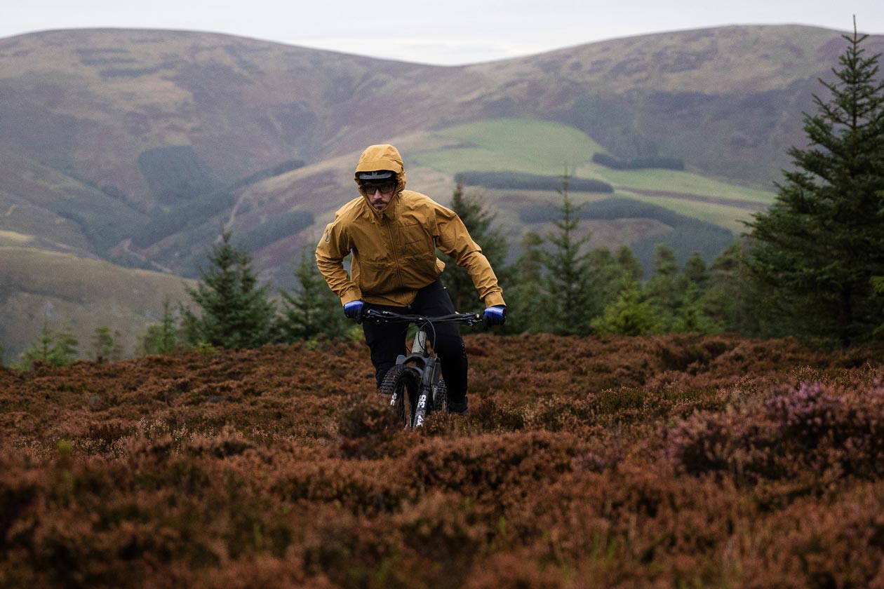 Climbing the Canyon Spectral AL 6