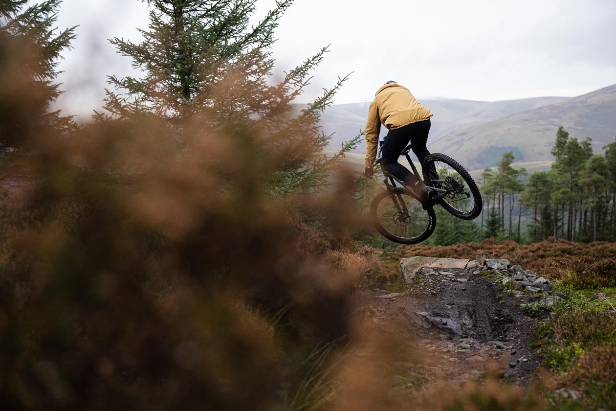 Descending on the Canyon Spectral AL 6