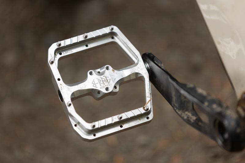 Review: Burgtec Penthouse MK5 B-Rage Flat Pedals