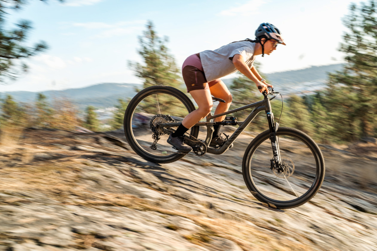 Descending on the Canyon Spectral AL 6