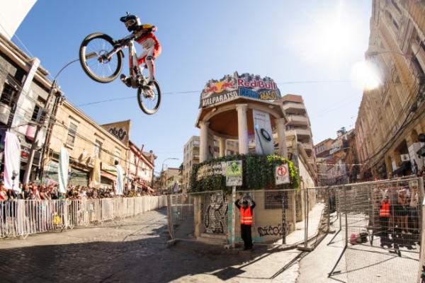 Holguin Wins Red Bull Valparaíso Cerro Abajo