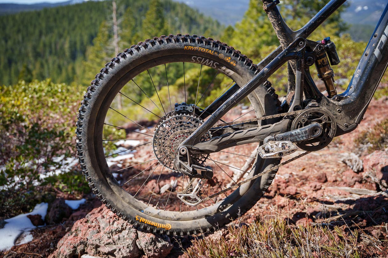 LW_Pivot-AMPED_Treeline-7 The All New Pivot Shuttle AMP'd eMTB | Dissected