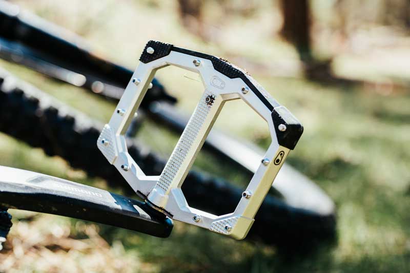 DSC02796m Crankbrothers Stamp Evo Flat Pedal Review