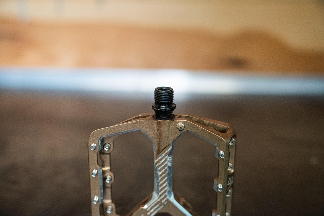 Leatt-6-flat-pedal-review-3 Leatt AllMtn 6.0 Flat Pedal Review