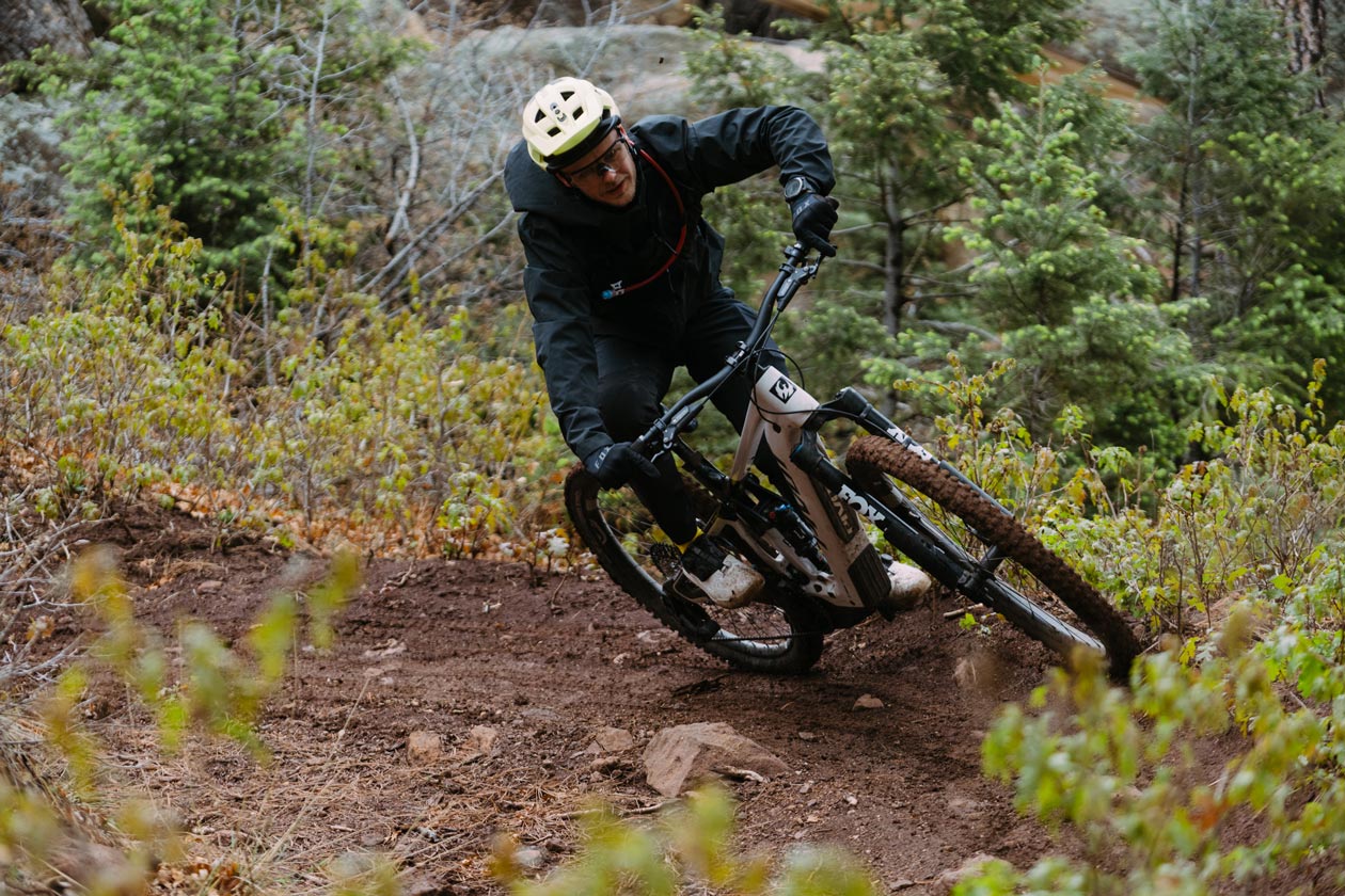 TLW_EMTB26-1755 Pivot Shuttle LT Review | 2026 eMTB Shootout
