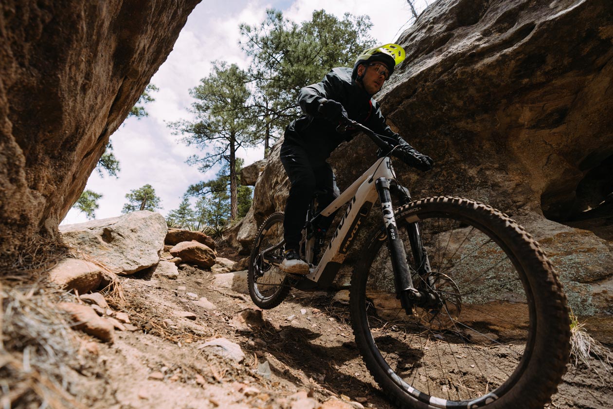 TLW_EMTB26-1821 Pivot Shuttle LT Review | 2026 eMTB Shootout