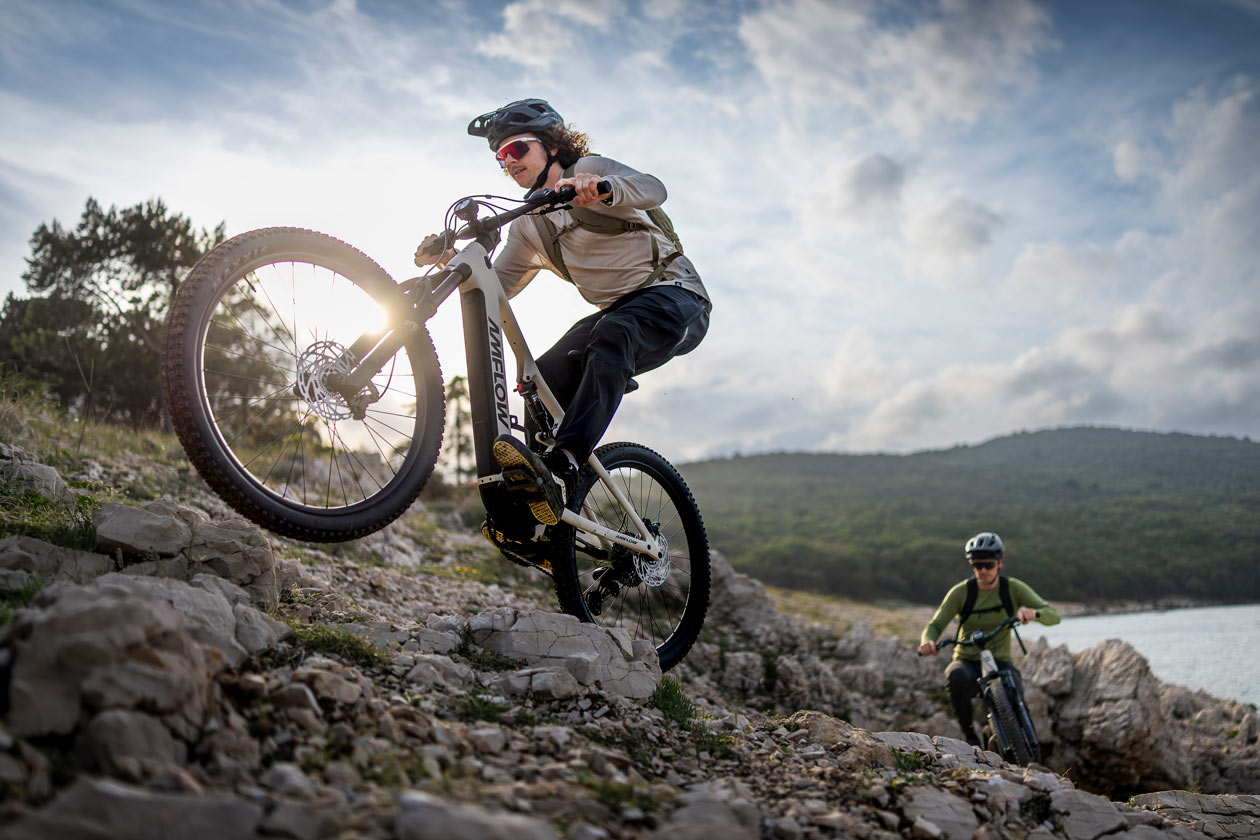 Amflow TL Carbon Launch