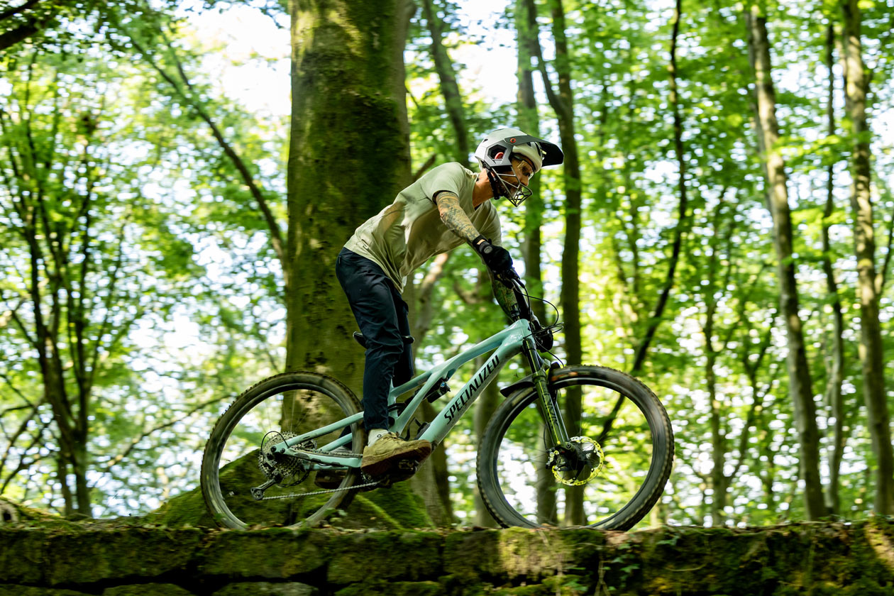 Kali-Full-Face-Helmet_–(8) Kali Protectives Introduces the New Kru Helmet
