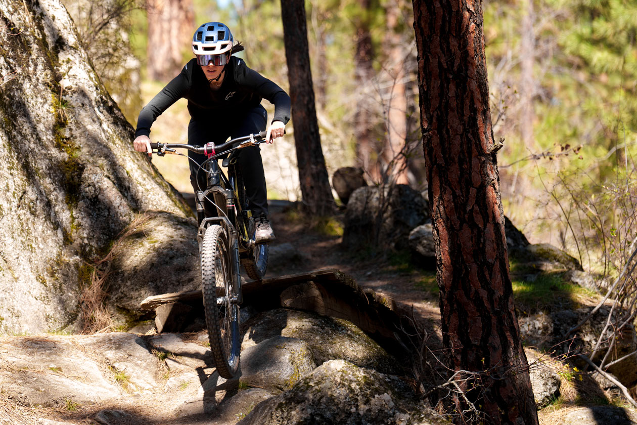 alpinestars-stella-a-dura-review-6 Alpinestars Stella A-dura Women's MTB Kit Review