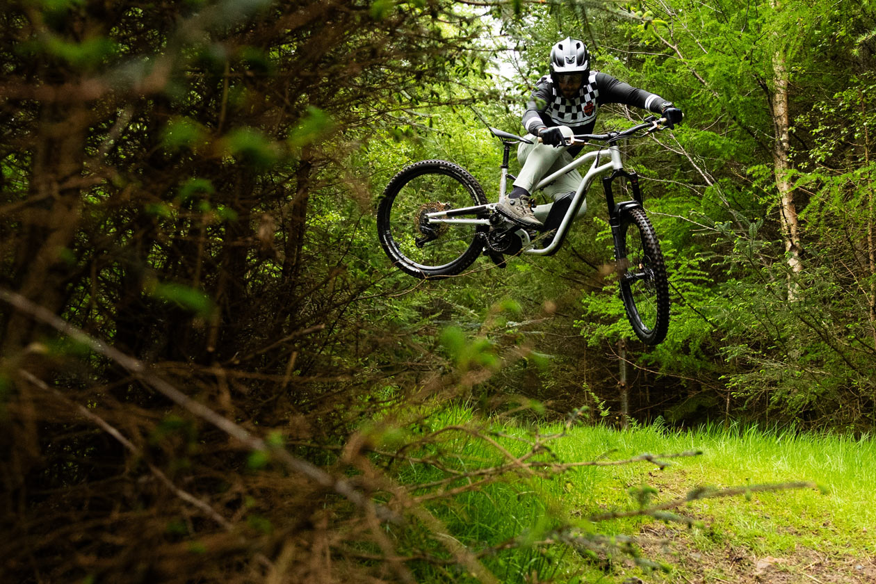 shuvl-8178 7Mesh Flightpath MTB Pant Review