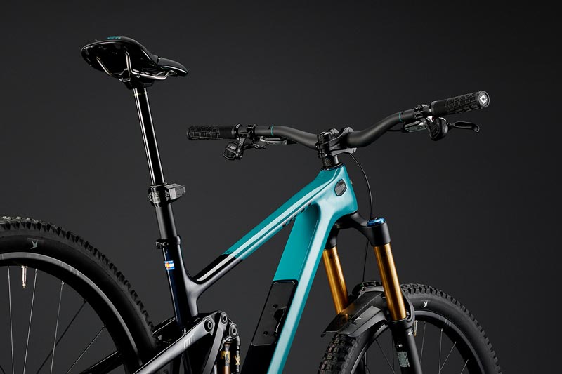 MY27_MT_Turq_XX_Rear